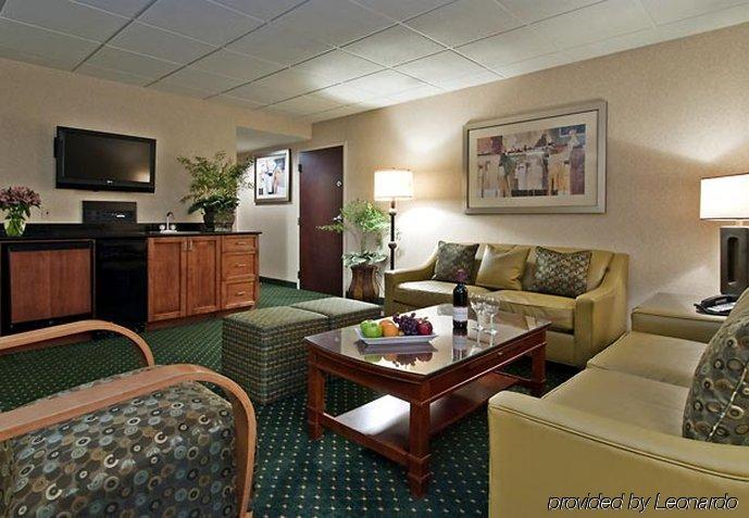 Hotel Airport Marriott 3*