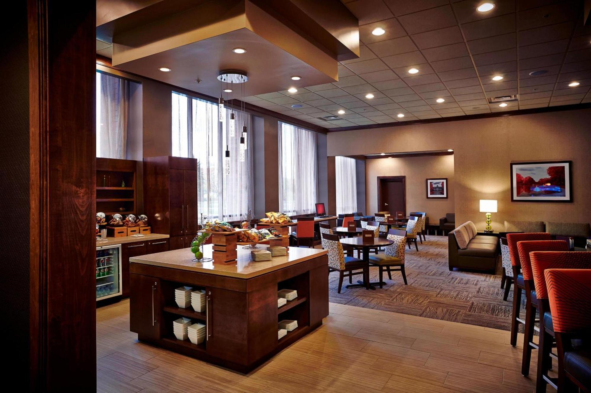 Hotel Airport Marriott 3*
