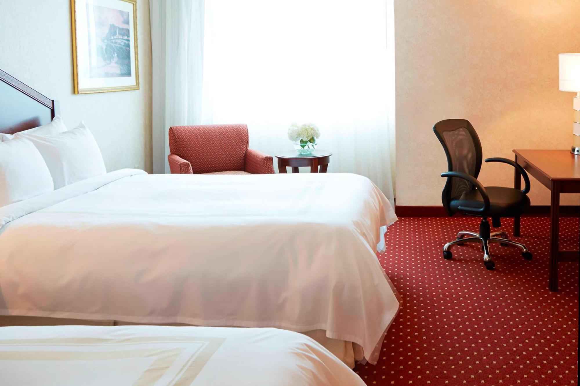 Airport Marriott Hotel 3*