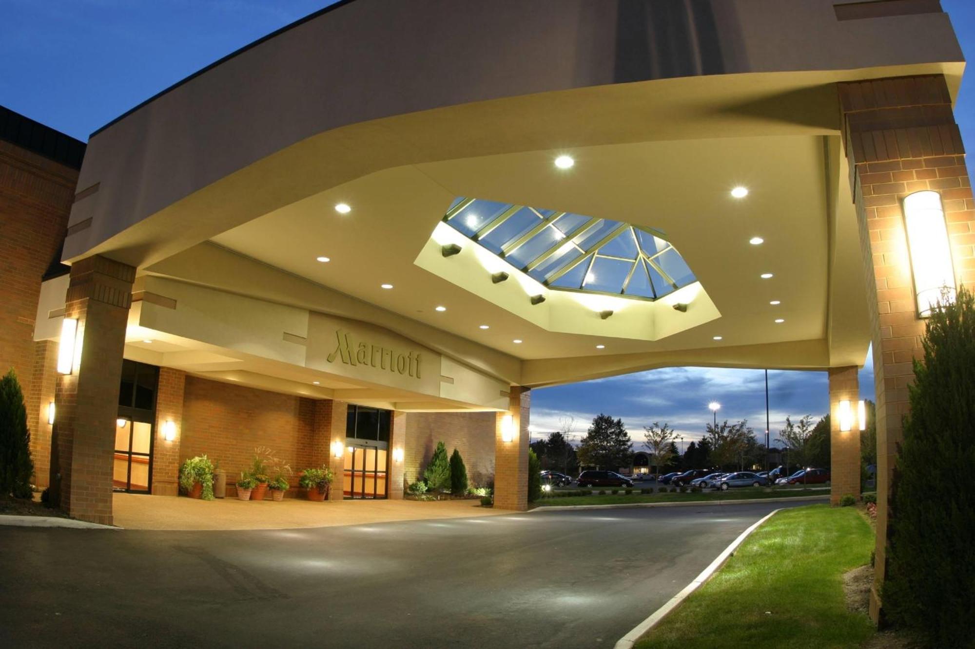 Airport Marriott Hotel 3*