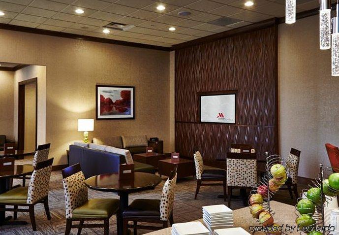 Airport Marriott Hotel 3*
