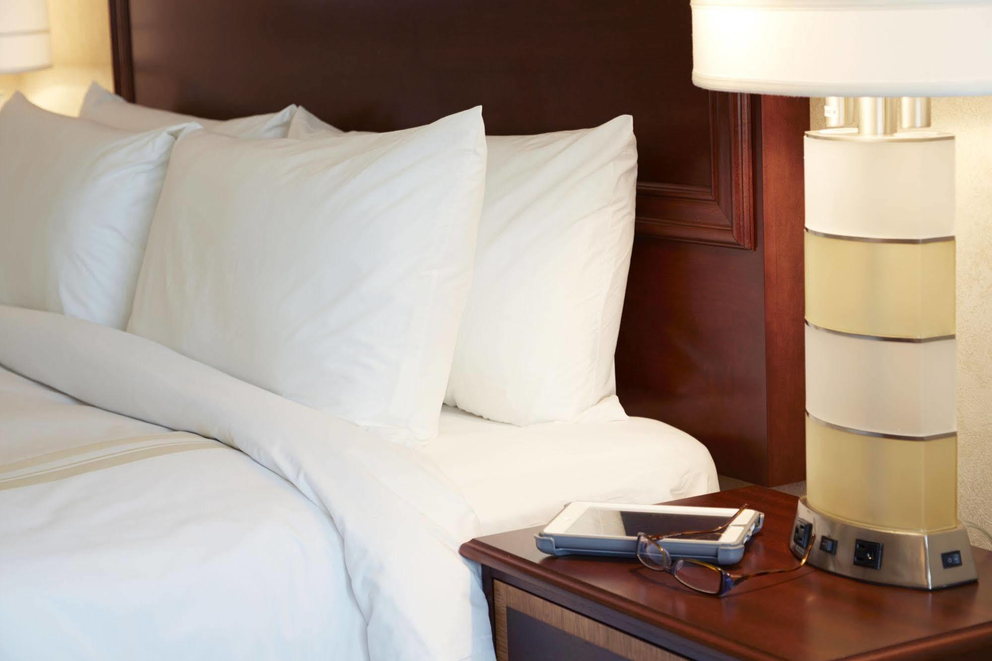 Airport Marriott 3*